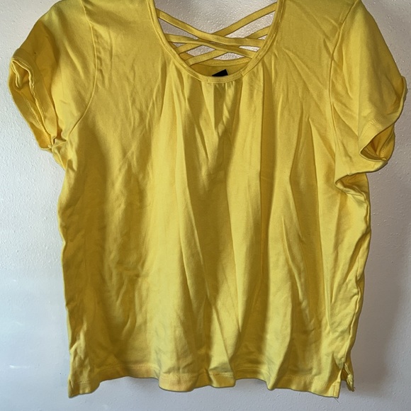 Shirt 5/$10.00 if bundled - Picture 3 of 4